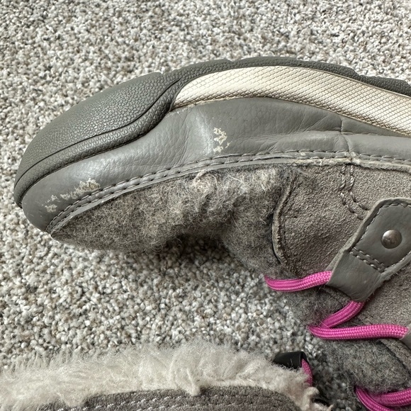 Sorel Women's Charcoal Boots with Fuchsia Laces - Picture 6 of 7